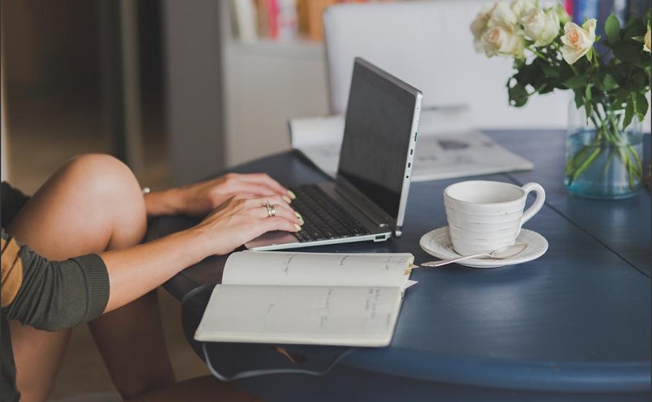 直播创业是否正规创业项目(新手创业，加盟直播靠谱吗？)