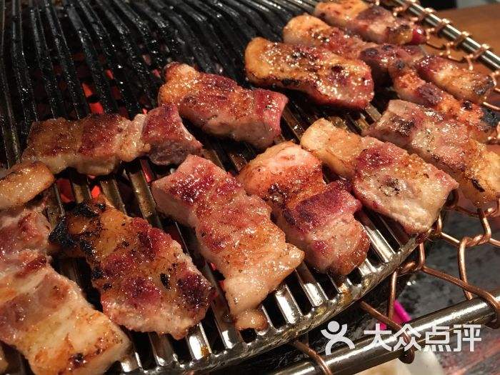 青岛个人创业项目(想在青岛自己开个小店 必须小本生意......请高手指点下！！！谢谢 比如卖些什么)