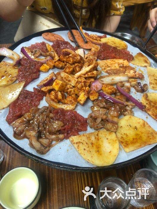 青岛个人创业项目(想在青岛自己开个小店 必须小本生意......请高手指点下！！！谢谢 比如卖些什么)