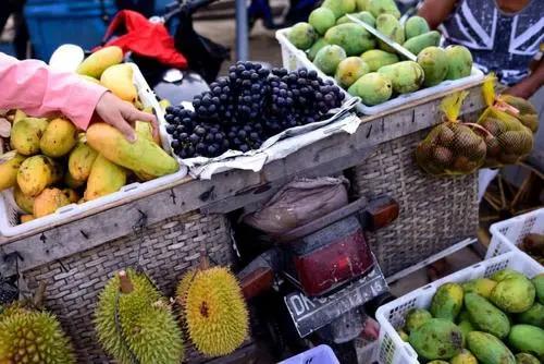货车卖水果创业项目(在小县城花五六万块钱买小货车，流动摆摊卖水果，真的能赚到钱吗？)