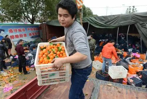 货车卖水果创业项目(在小县城花五六万块钱买小货车，流动摆摊卖水果，真的能赚到钱吗？)