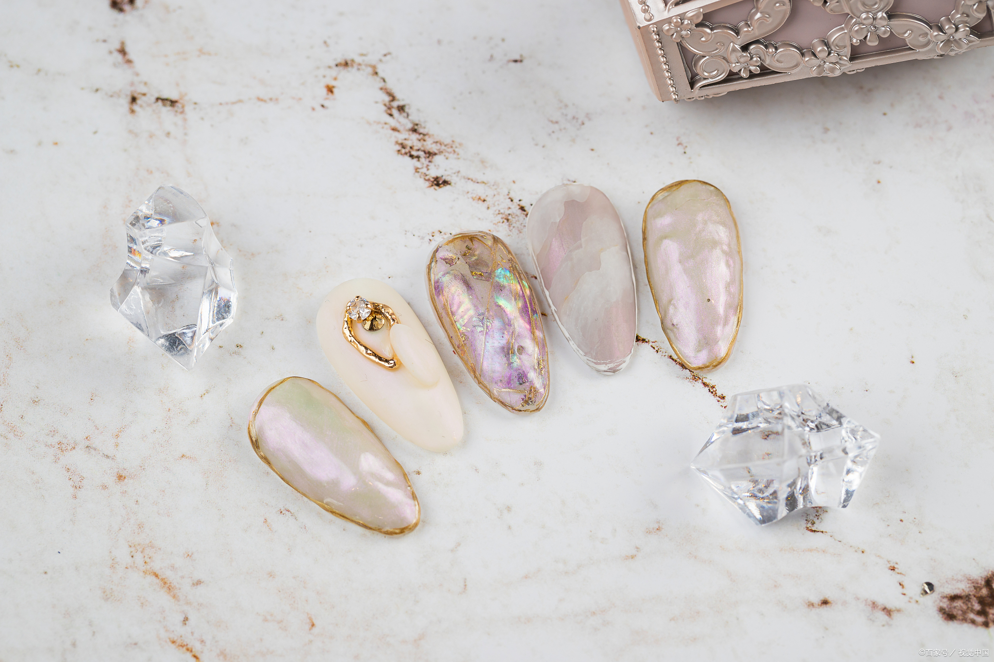 美甲店创业项目产品(自己准备开一家美甲店，都需要买什么美甲产品？)