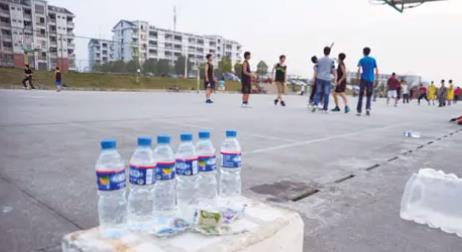 无人看守创业项目(小伙设置无人看守卖水点，2个月后惊呆，他到底亏没亏？)