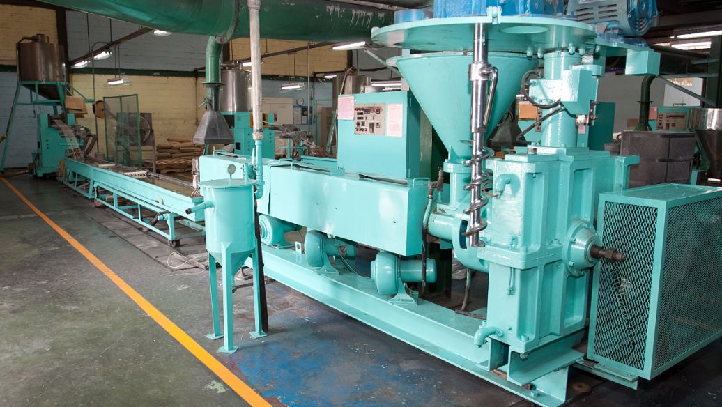 打工创业项目(打工者想返乡创业，在农村有厂房无资金，有哪些项目可以选择？)