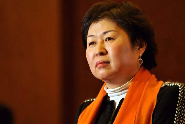 废纸回收创业项目(她靠“收废纸”起家，成中国首位女首富，张茵如今怎么样了？)