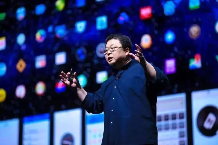 罗永浩传奇创业项目(罗永浩公开新创业公司ThinRedLine，此公司经营范围是什么？)