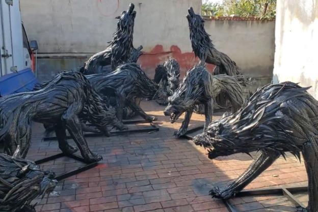 轮胎雕塑创业项目(山东小伙用500条废旧轮胎做十二生肖雕塑，他的技术为何能这么牛？)