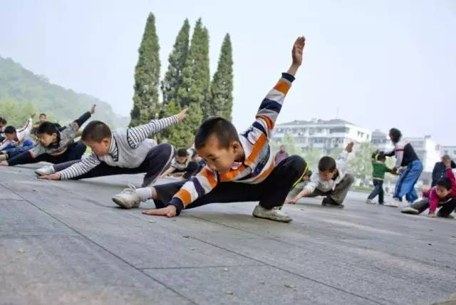 就业创业项目(大学生就业比较困难，适合大学生的创业项目有哪些？)