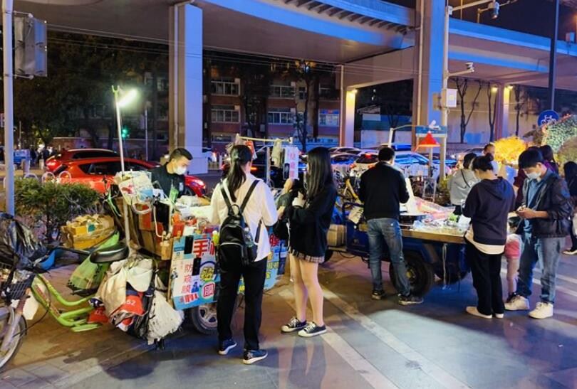 地摊卖刀创业项目(地摊生意什么项目好？)