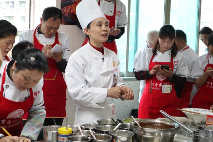 成都注册餐饮公司推荐员(成都注册餐饮公司推荐员工)